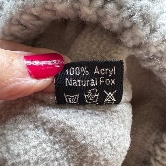 Avanti Light Grey Knit Beanie Hat with Natural Fox Pom Pom - Picture 6 of 6